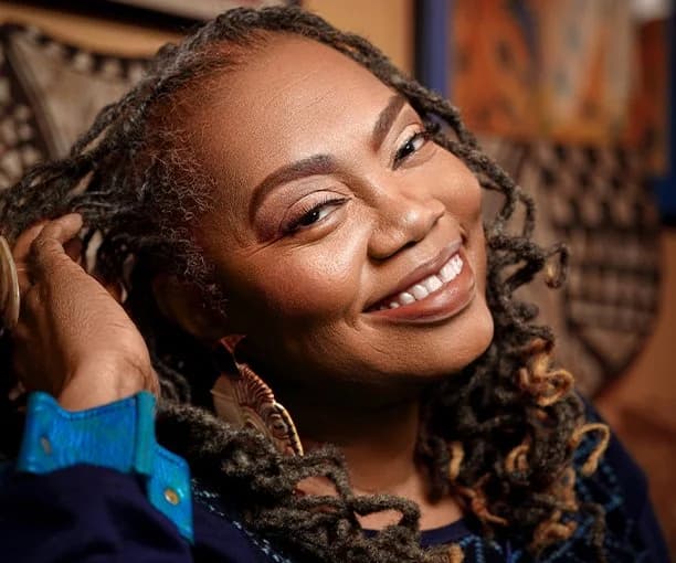 Dee Alexander